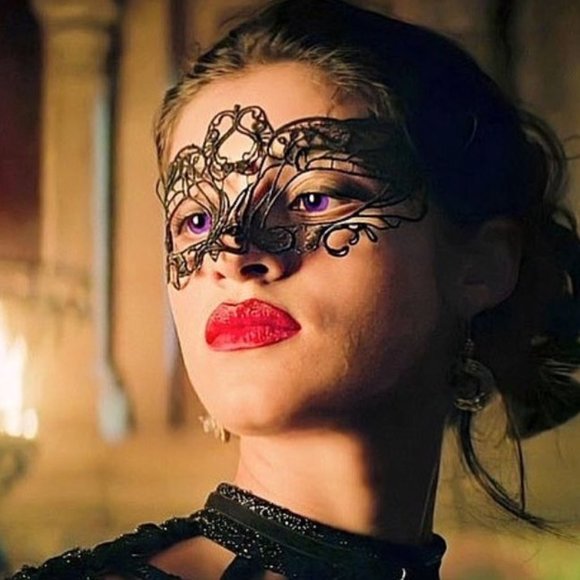 Accessories - NWOT Sexy Lace Mask.